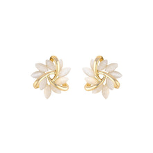 Load image into Gallery viewer, Elegant petal stud earrings