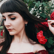 Load image into Gallery viewer, Exquisite square drop earrings