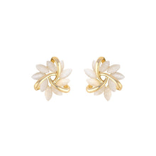 Load image into Gallery viewer, Elegant petal stud earrings
